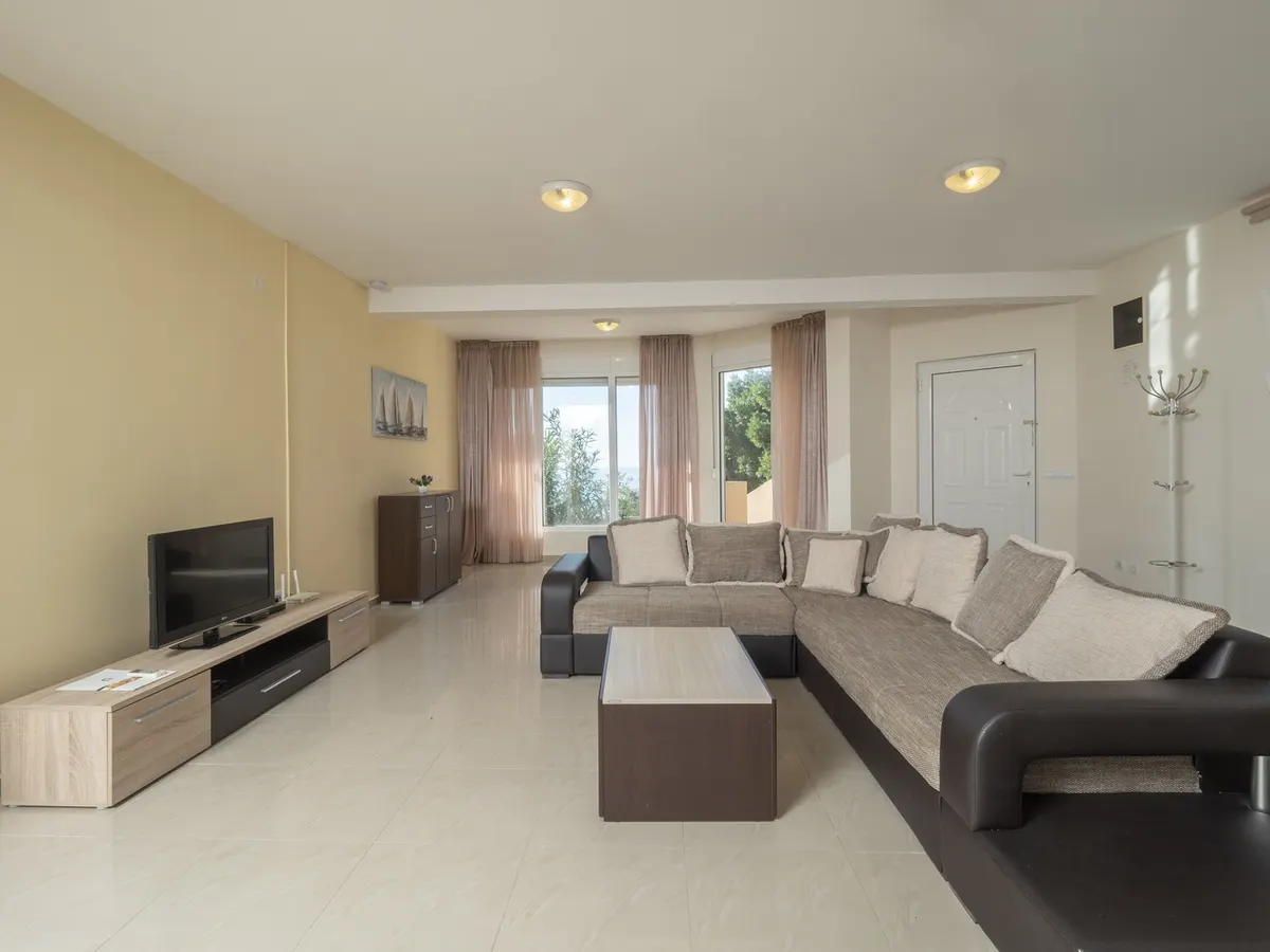 Two-bedroom apartment, photo 2 of 28