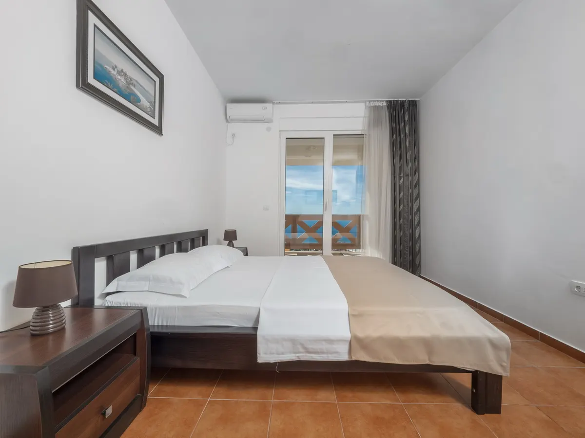 Two-bedroom apartment, photo 12 of 28
